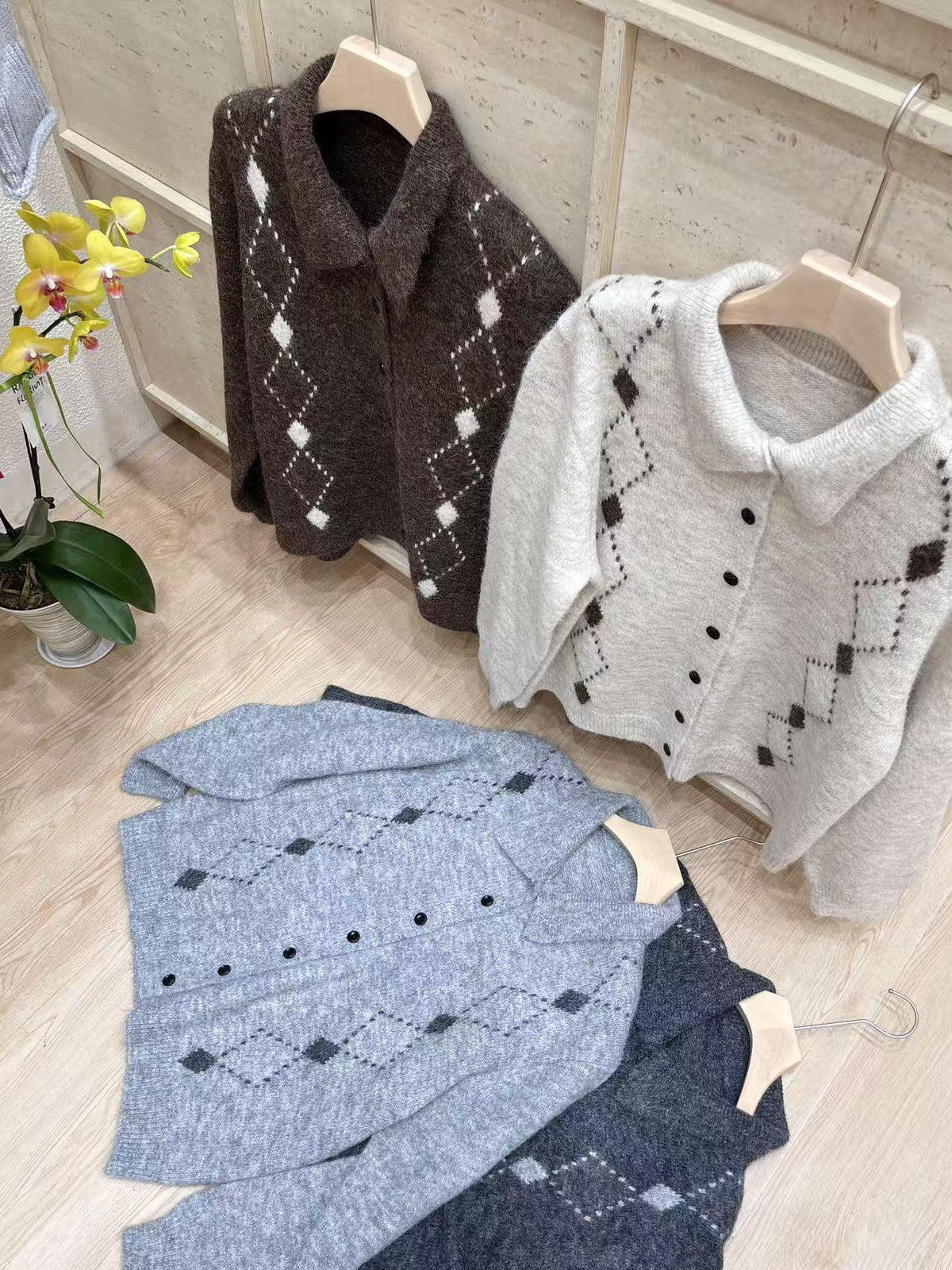 Women's Korean-style Vintage Argyle Collared Knit Cardigan, 2026 Autumn-Winter New Arrival, Soft Loose Lazy-Style Sweater Coat