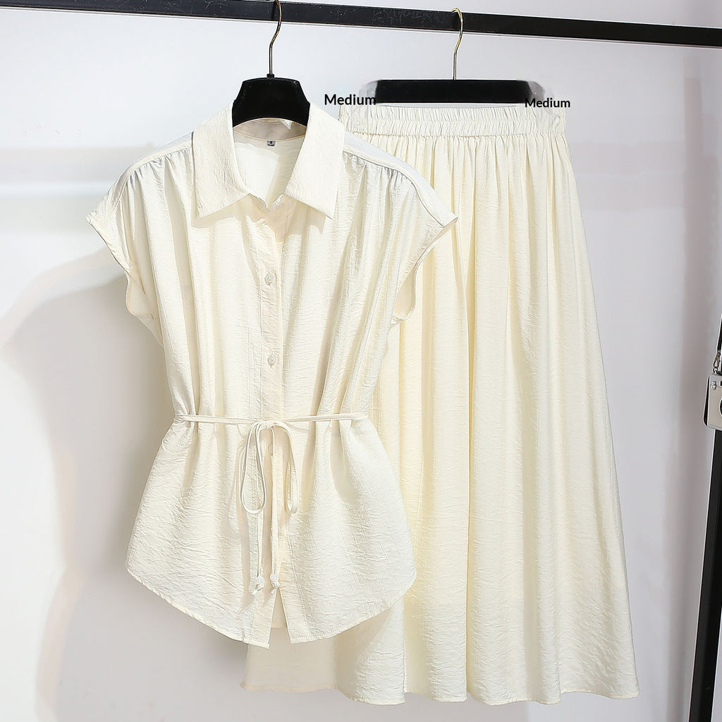Tencel Sleeveless Blouse Paired With A Skirt