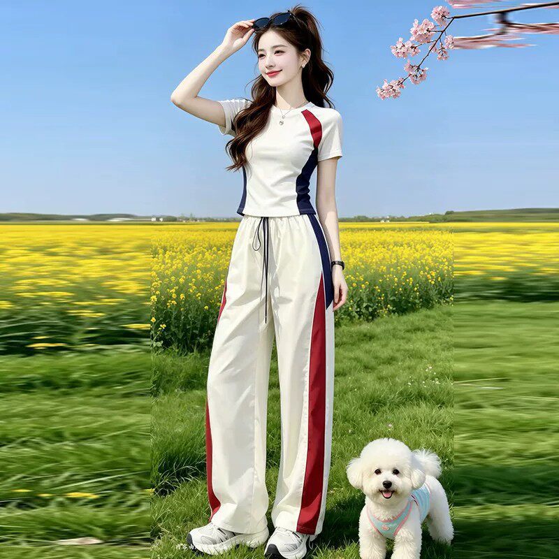 A Complete Super-stylish Two-piece Set Thats All The Rage This Year
