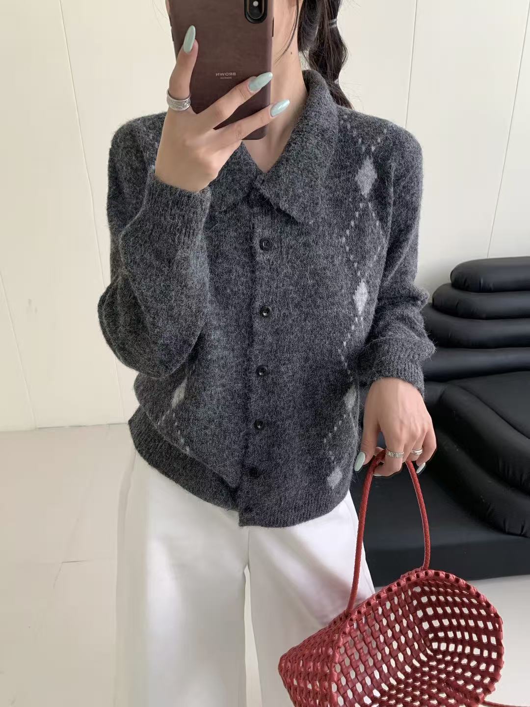 Women's Korean-style Vintage Argyle Collared Knit Cardigan, 2026 Autumn-Winter New Arrival, Soft Loose Lazy-Style Sweater Coat