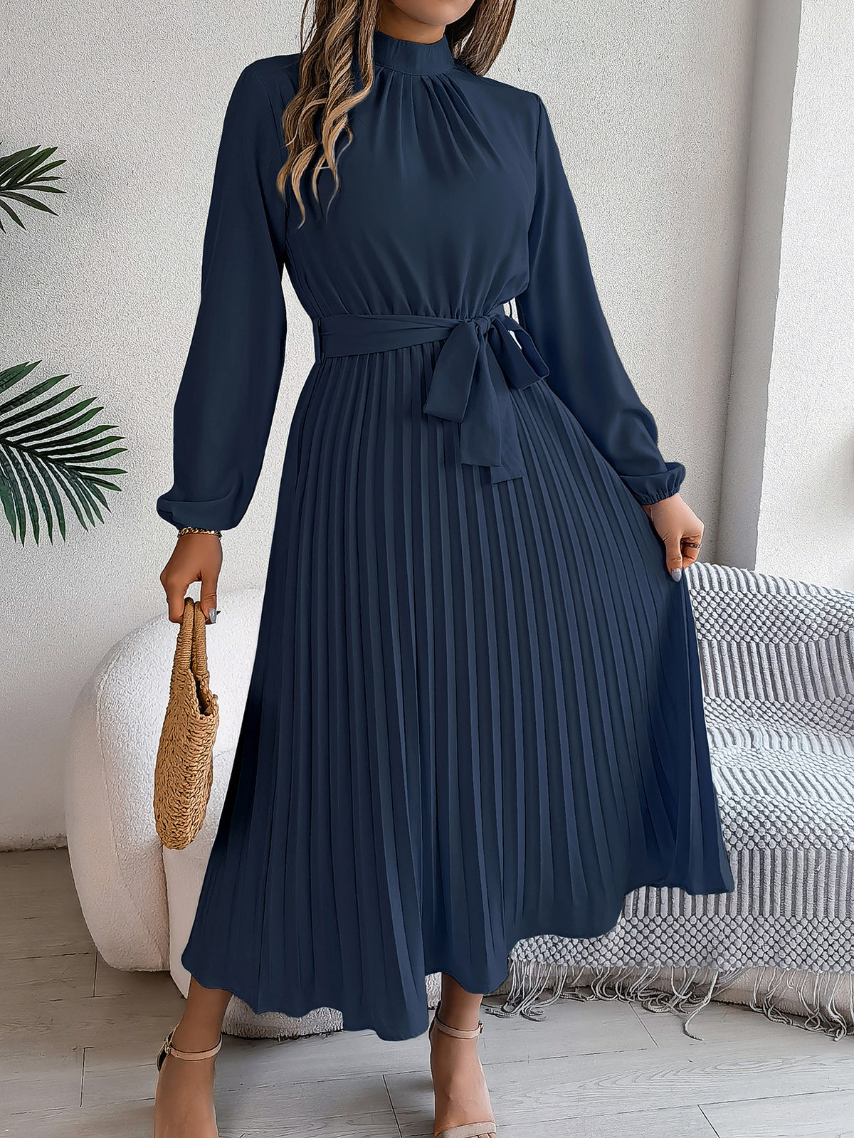 2026 European And American Women's Autumn And Winter Elegant Standing Collar Long Sleeved Waist Cinched Pleated Long Skirt Small Dress