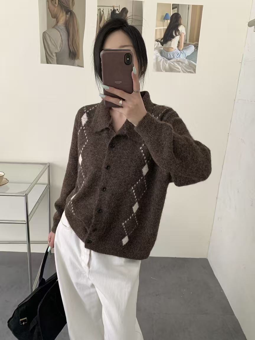 Women's Korean-style Vintage Argyle Collared Knit Cardigan, 2026 Autumn-Winter New Arrival, Soft Loose Lazy-Style Sweater Coat