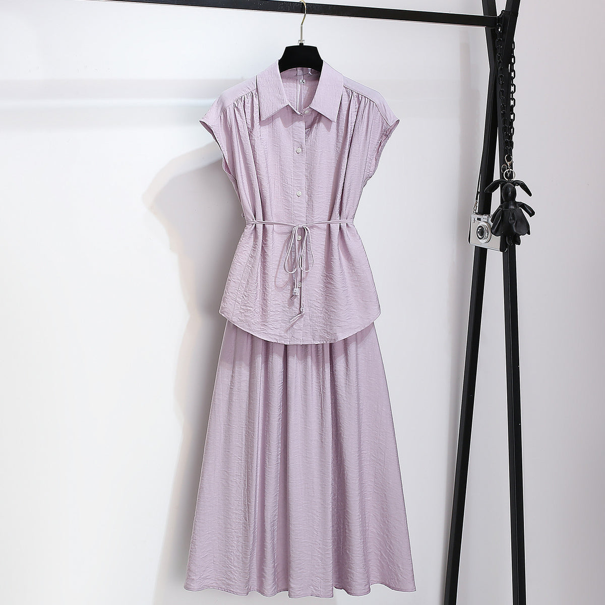 Tencel Sleeveless Blouse Paired With A Skirt